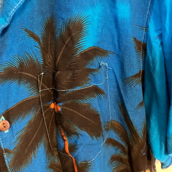 Island Feel Blue Hawaiian Palm-Print Men's Shirt - Picture 4 of 5